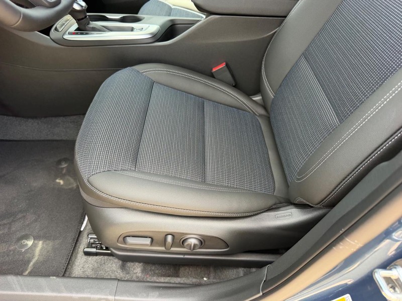 Buick Envista Vehicle Full-screen Gallery Image 17