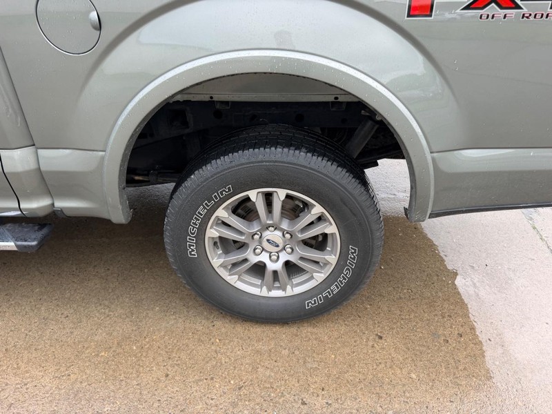 Ford F-150 Vehicle Full-screen Gallery Image 6