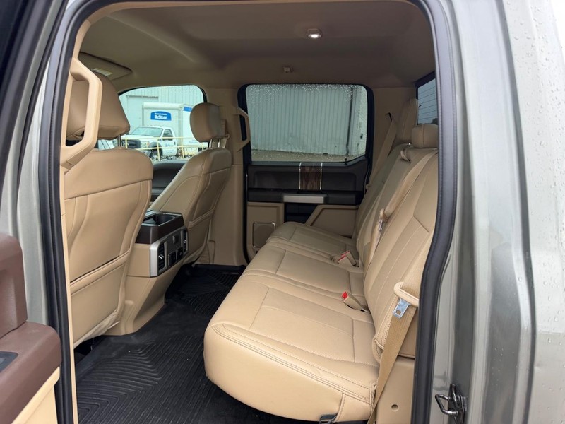 Ford F-150 Vehicle Full-screen Gallery Image 7