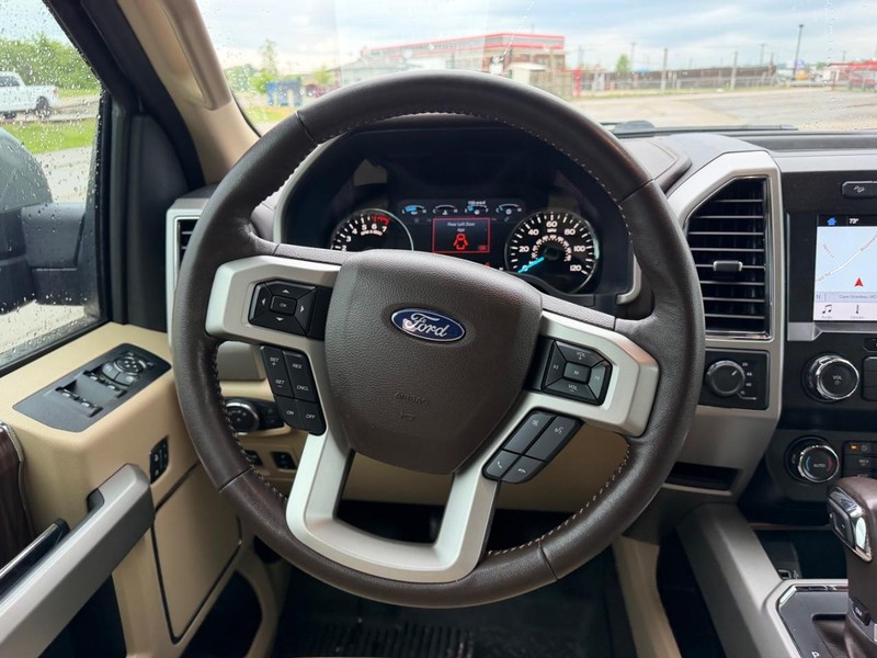 Ford F-150 Vehicle Full-screen Gallery Image 9