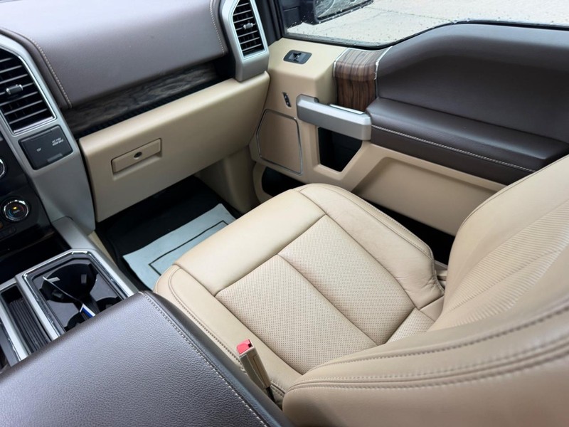 Ford F-150 Vehicle Full-screen Gallery Image 15