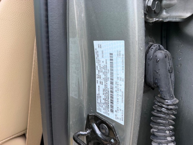 Ford F-150 Vehicle Full-screen Gallery Image 21