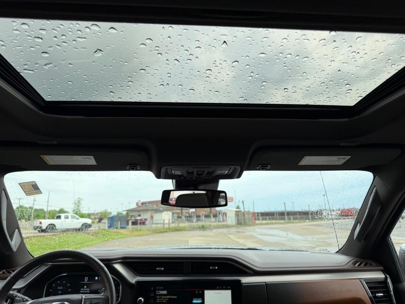 GMC Sierra 1500 Vehicle Full-screen Gallery Image 8