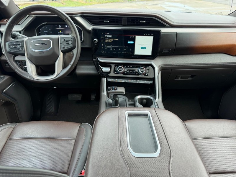 GMC Sierra 1500 Vehicle Full-screen Gallery Image 9