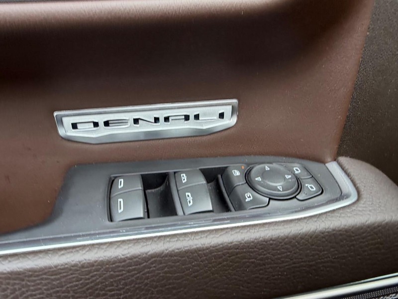 GMC Sierra 1500 Vehicle Full-screen Gallery Image 17