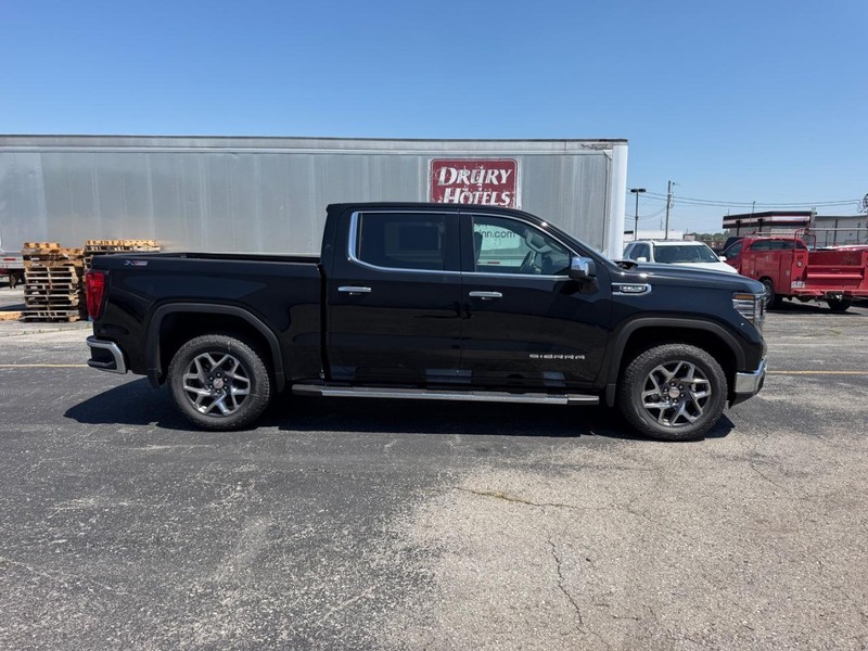 GMC Sierra 1500 Vehicle Full-screen Gallery Image 2