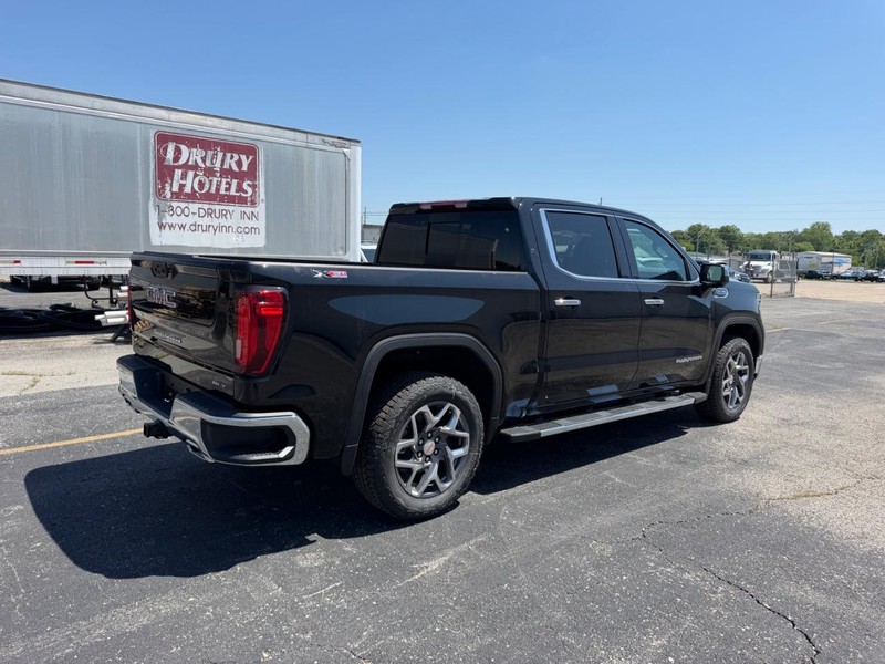 GMC Sierra 1500 Vehicle Full-screen Gallery Image 3