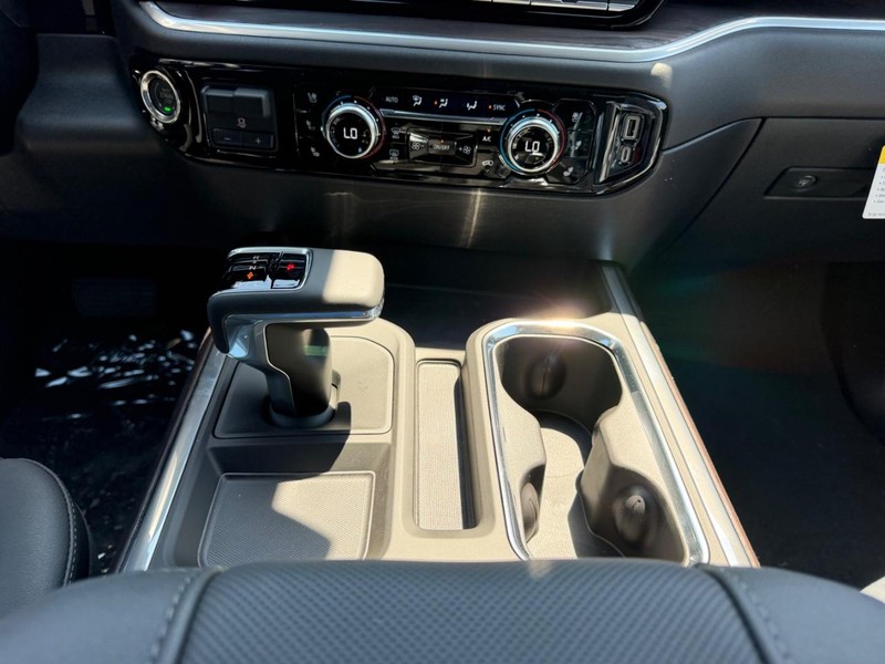 GMC Sierra 1500 Vehicle Full-screen Gallery Image 14