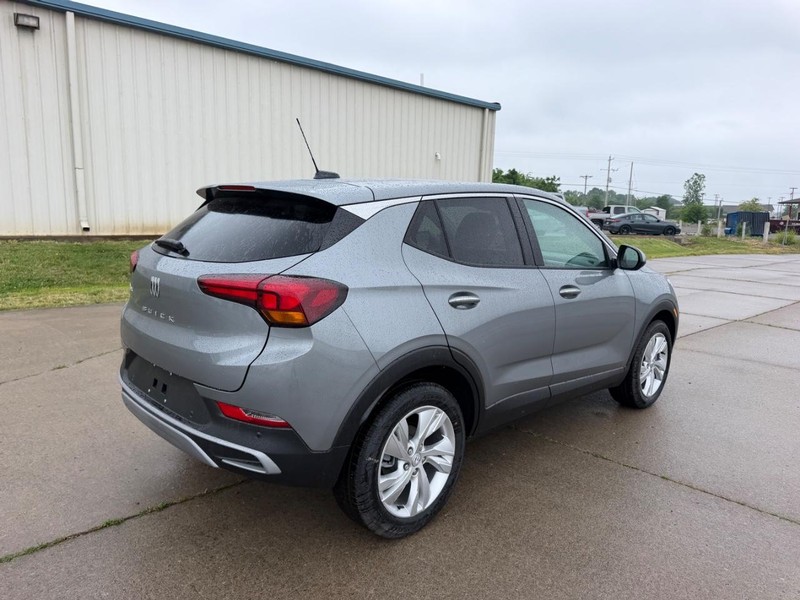 Buick Encore GX Vehicle Full-screen Gallery Image 3