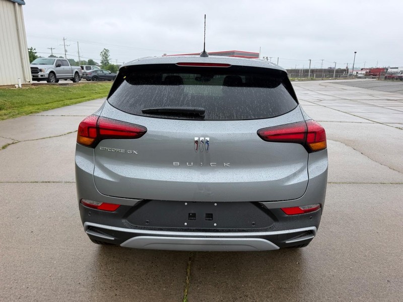 Buick Encore GX Vehicle Full-screen Gallery Image 4