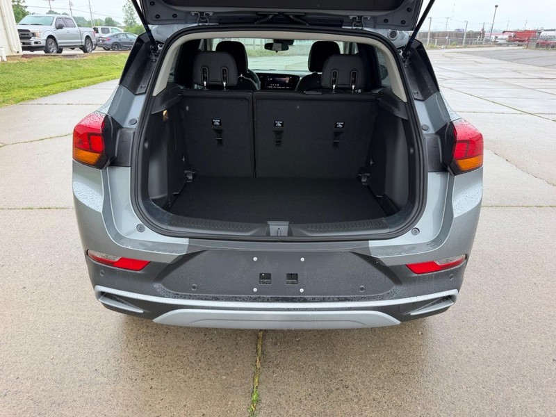 Buick Encore GX Vehicle Full-screen Gallery Image 5