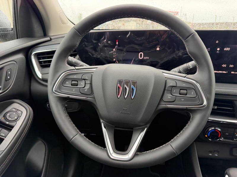 Buick Encore GX Vehicle Full-screen Gallery Image 9