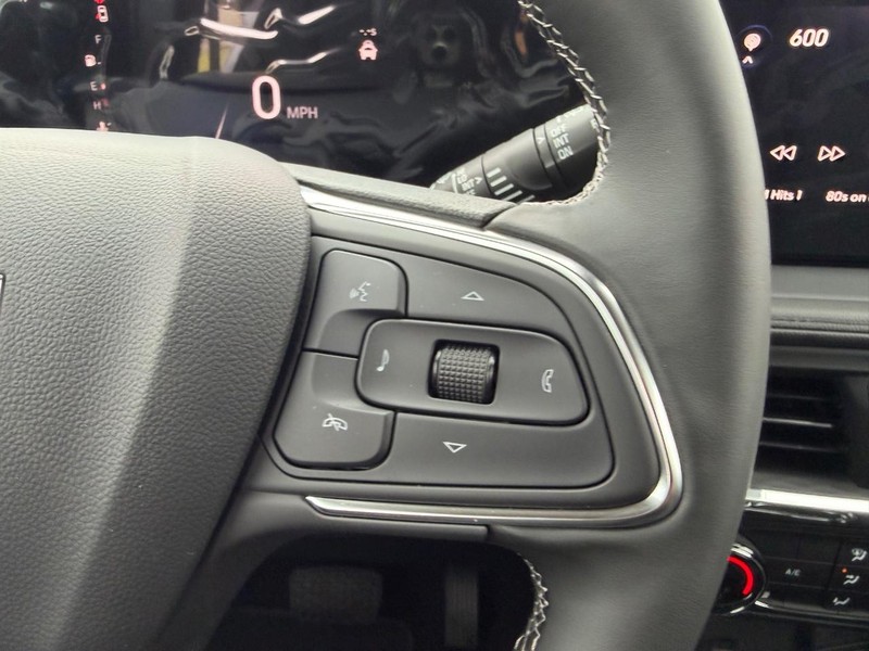 Buick Encore GX Vehicle Full-screen Gallery Image 11
