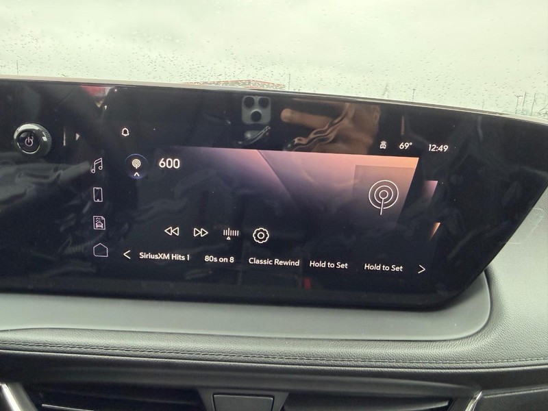 Buick Encore GX Vehicle Full-screen Gallery Image 12