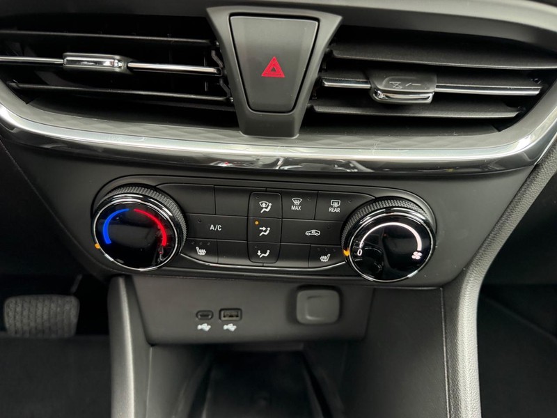 Buick Encore GX Vehicle Full-screen Gallery Image 13