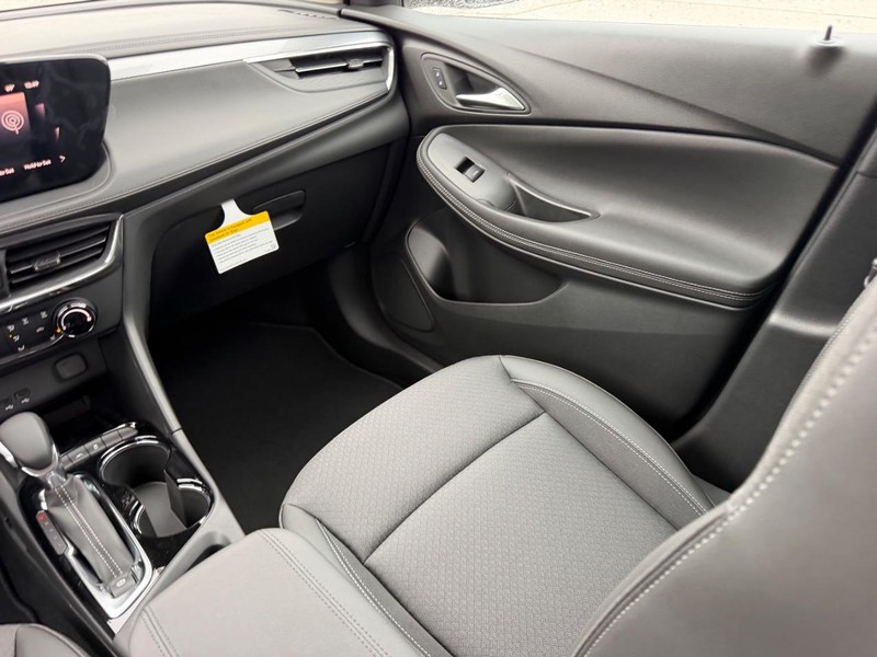 Buick Encore GX Vehicle Full-screen Gallery Image 15