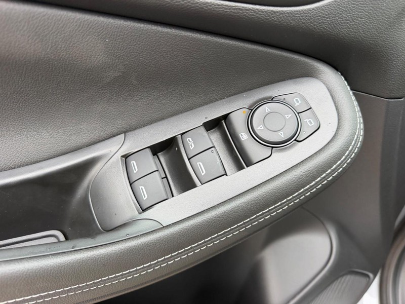 Buick Encore GX Vehicle Full-screen Gallery Image 16