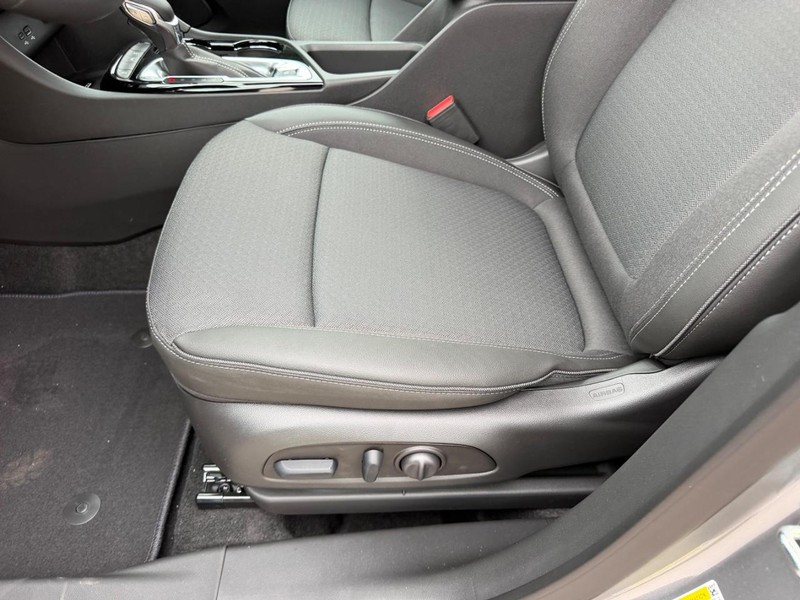 Buick Encore GX Vehicle Full-screen Gallery Image 17