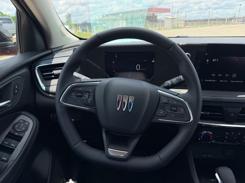 Buick Encore GX Vehicle Full-screen Gallery Image 9