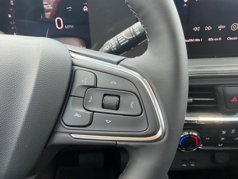 Buick Encore GX Vehicle Full-screen Gallery Image 11