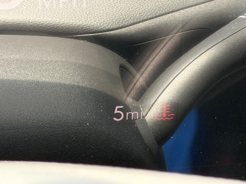 Buick Encore GX Vehicle Full-screen Gallery Image 19