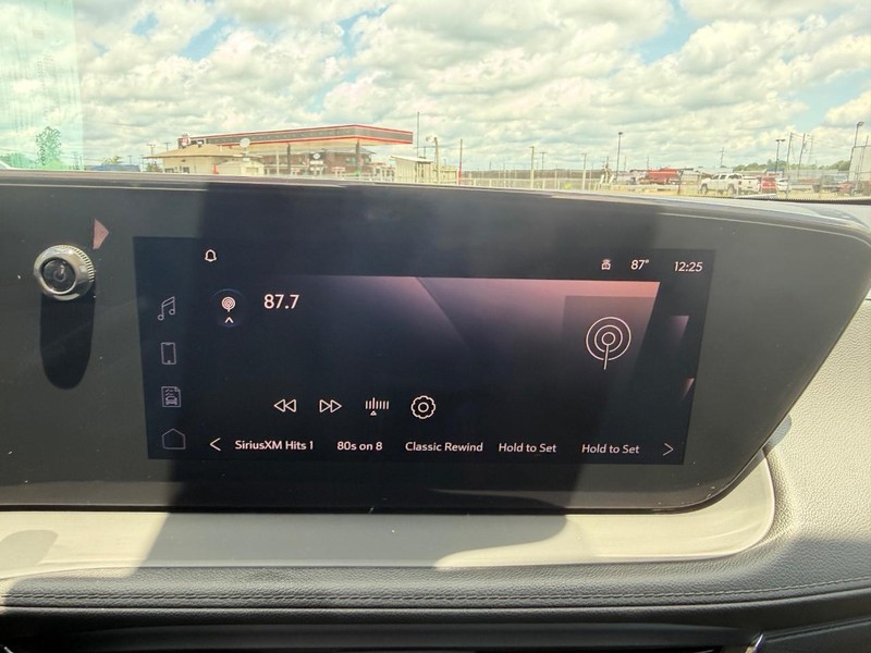 Buick Encore GX Vehicle Full-screen Gallery Image 13