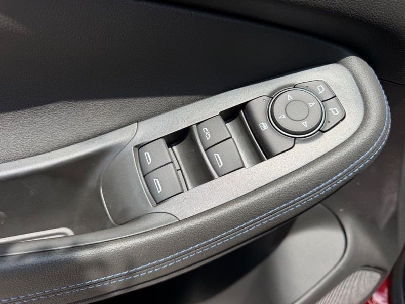 Buick Encore GX Vehicle Full-screen Gallery Image 17