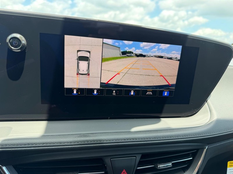 Buick Encore GX Vehicle Full-screen Gallery Image 20
