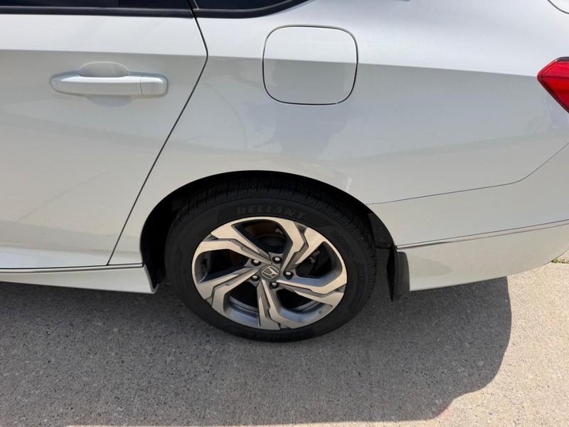 Honda Accord Sedan Vehicle Full-screen Gallery Image 7