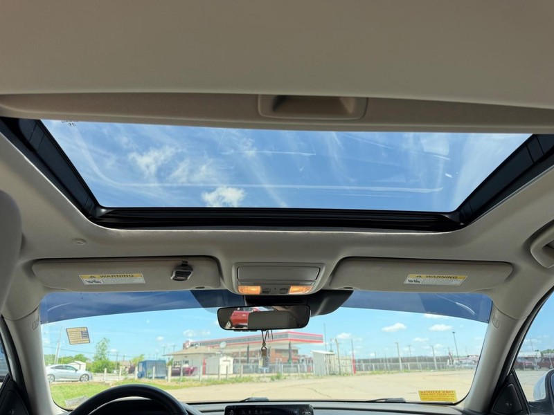 Honda Accord Sedan Vehicle Full-screen Gallery Image 9