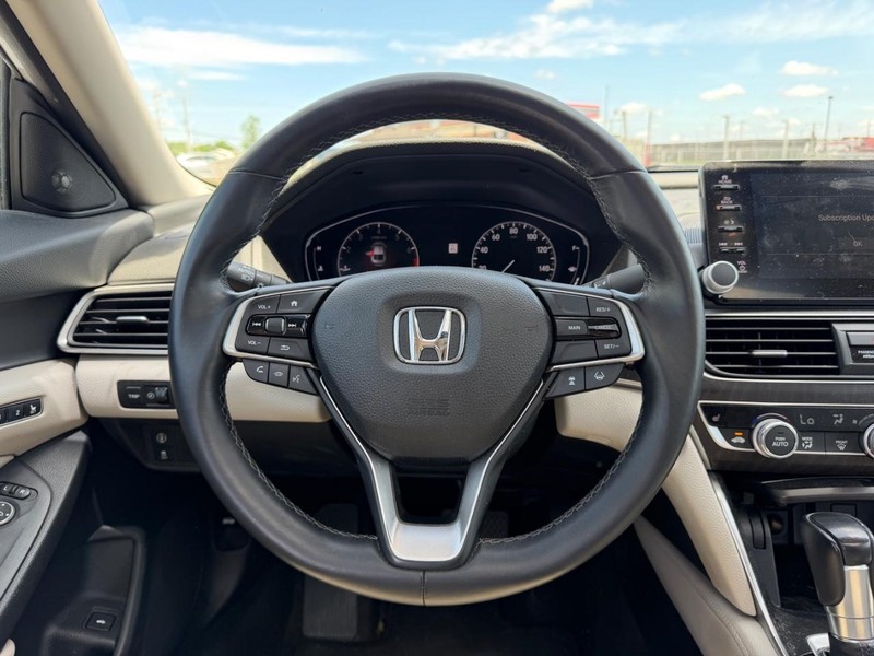 Honda Accord Sedan Vehicle Full-screen Gallery Image 11