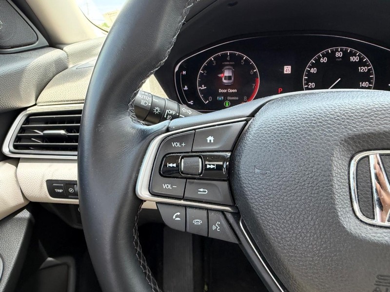 Honda Accord Sedan Vehicle Full-screen Gallery Image 12