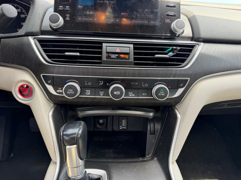 Honda Accord Sedan Vehicle Full-screen Gallery Image 15