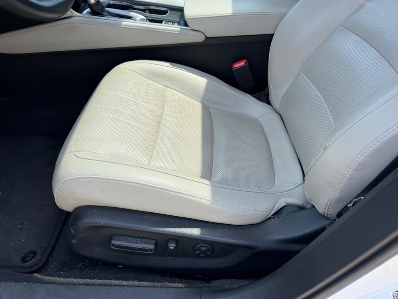 Honda Accord Sedan Vehicle Full-screen Gallery Image 20