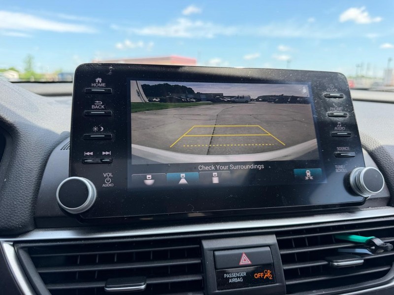 Honda Accord Sedan Vehicle Full-screen Gallery Image 22