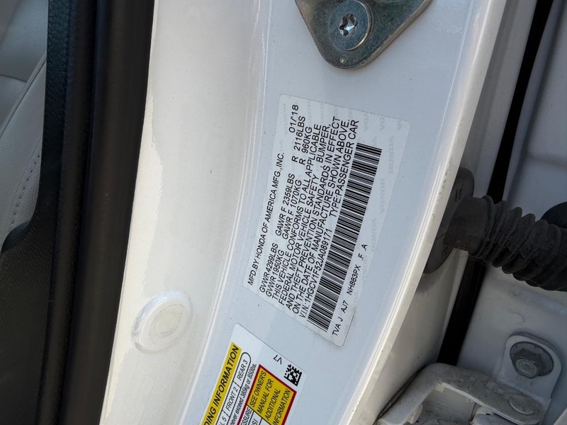 Honda Accord Sedan Vehicle Full-screen Gallery Image 23