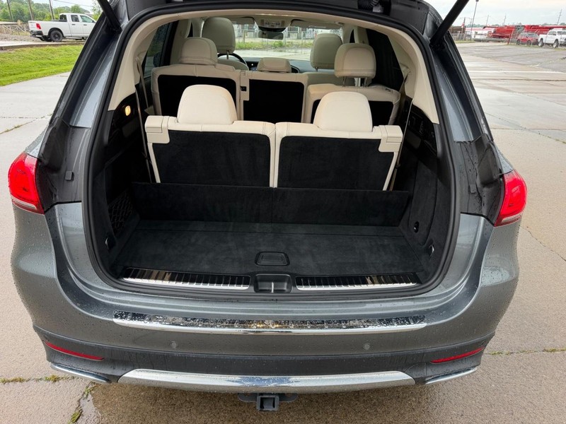 Mercedes-Benz GLE Vehicle Full-screen Gallery Image 5