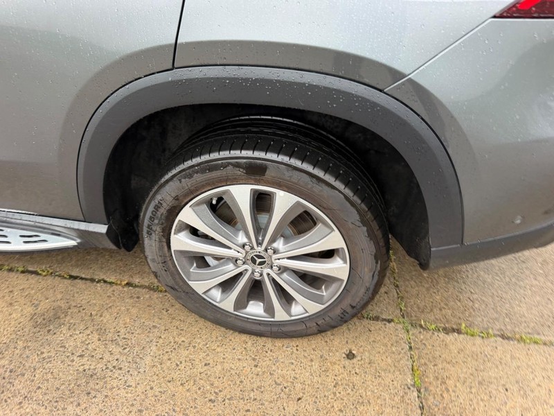 Mercedes-Benz GLE Vehicle Full-screen Gallery Image 7