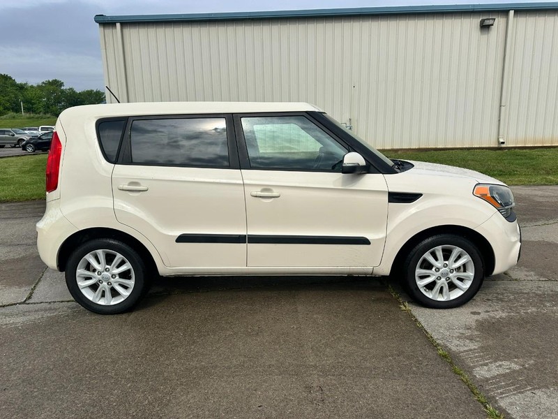 Kia Soul Vehicle Full-screen Gallery Image 2