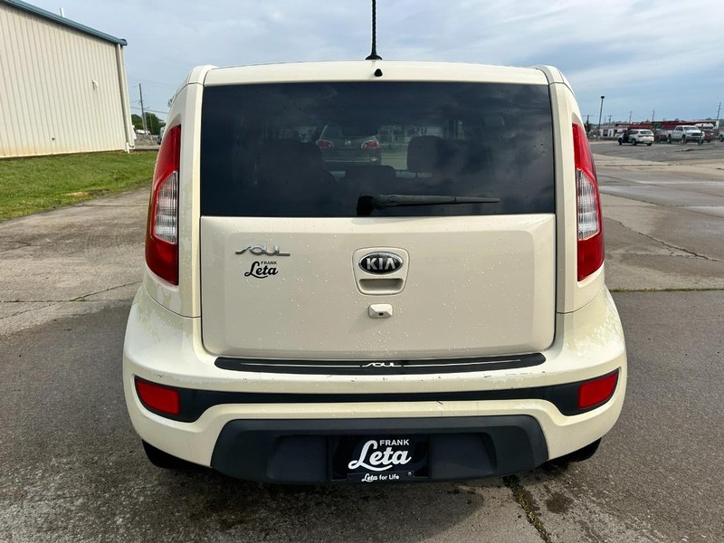 Kia Soul Vehicle Full-screen Gallery Image 4