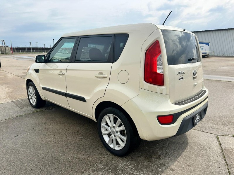 Kia Soul Vehicle Full-screen Gallery Image 6