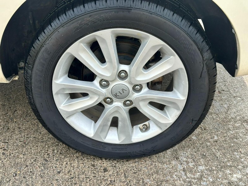 Kia Soul Vehicle Full-screen Gallery Image 7