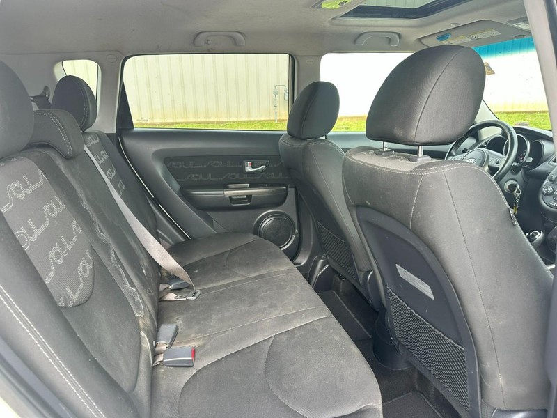 Kia Soul Vehicle Full-screen Gallery Image 10