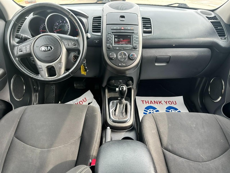 Kia Soul Vehicle Full-screen Gallery Image 12