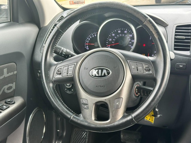 Kia Soul Vehicle Full-screen Gallery Image 13