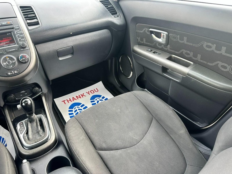 Kia Soul Vehicle Full-screen Gallery Image 16