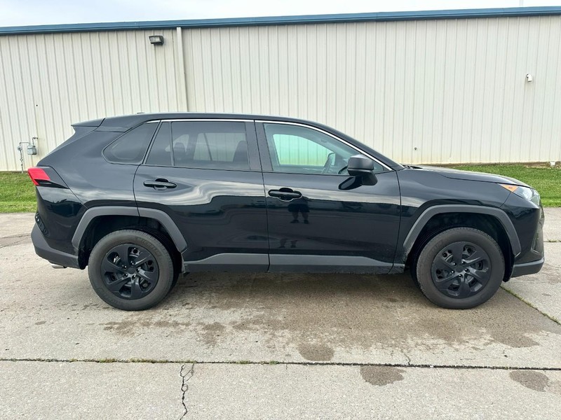 Toyota RAV4 Vehicle Full-screen Gallery Image 2