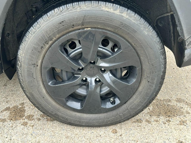 Toyota RAV4 Vehicle Full-screen Gallery Image 7