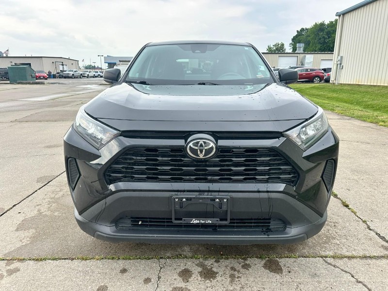 Toyota RAV4 Vehicle Full-screen Gallery Image 9