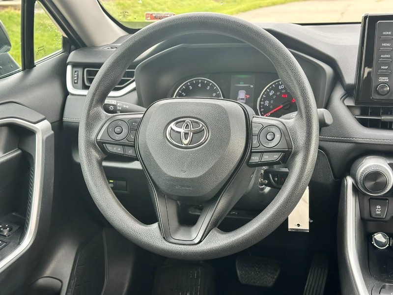 Toyota RAV4 Vehicle Full-screen Gallery Image 12
